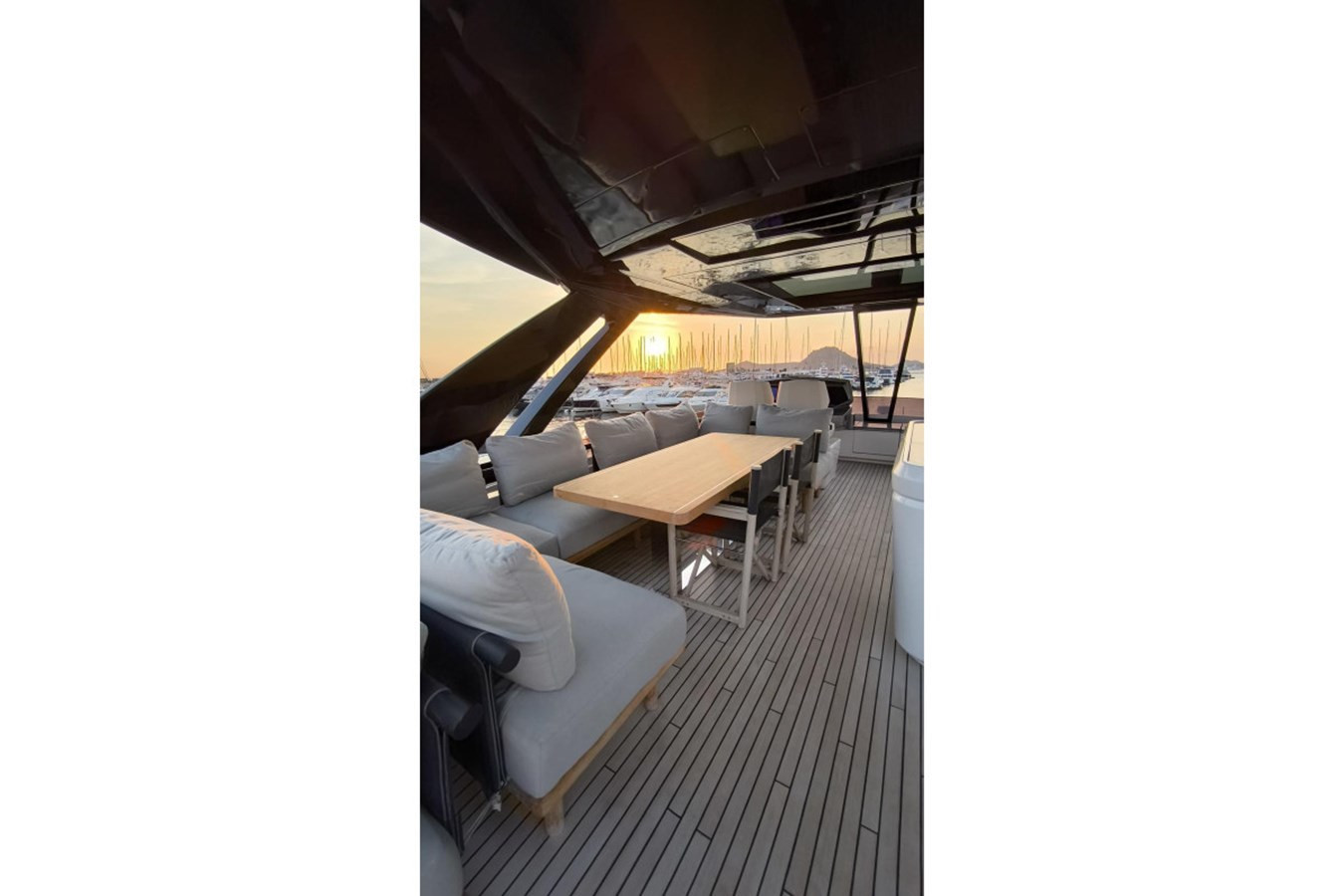 https://arconyachts.ams3.digitaloceanspaces.com/91337/conversions/large_4522235-optimize.jpg