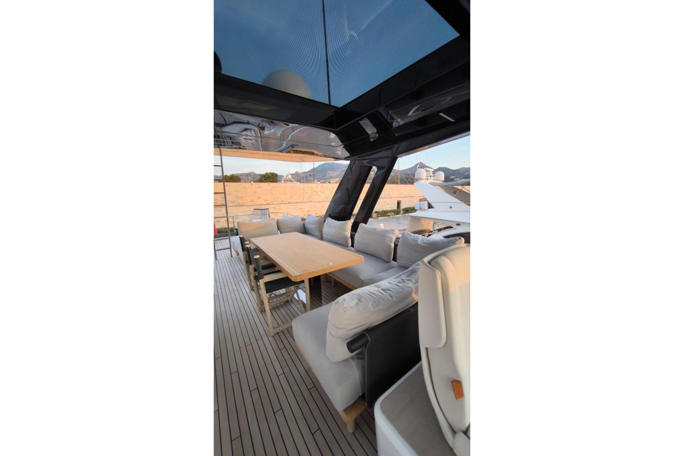 https://arconyachts.ams3.digitaloceanspaces.com/91339/conversions/large_4522236-optimize.jpg