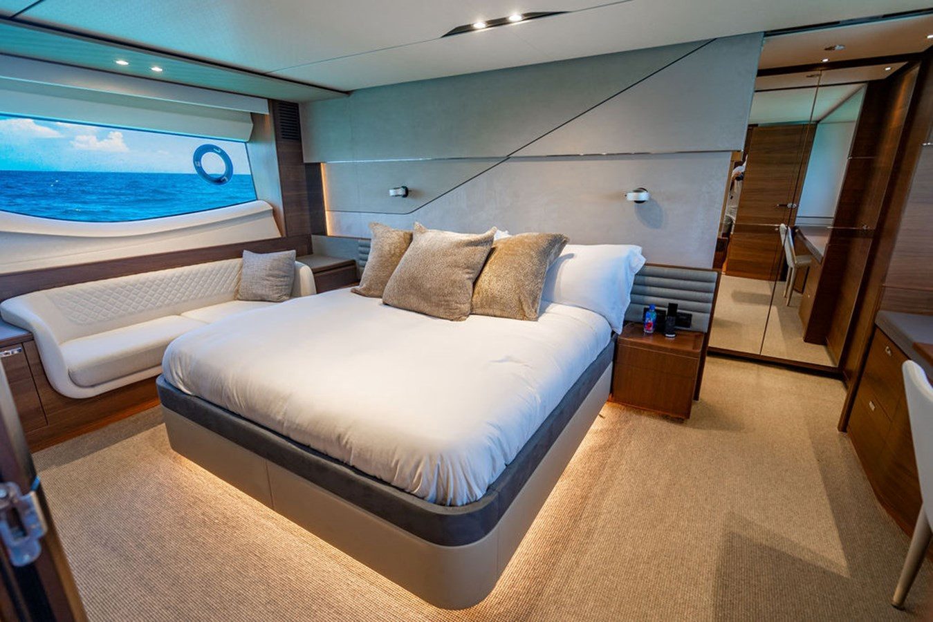 https://arconyachts.ams3.digitaloceanspaces.com/91343/conversions/large_4725904-optimize.jpg