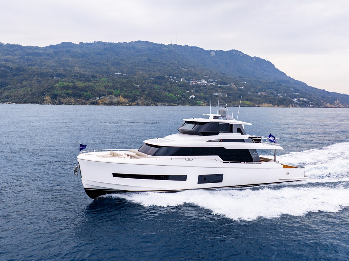 https://arconyachts.ams3.digitaloceanspaces.com/91354/conversions/large_4231580-optimize.jpg