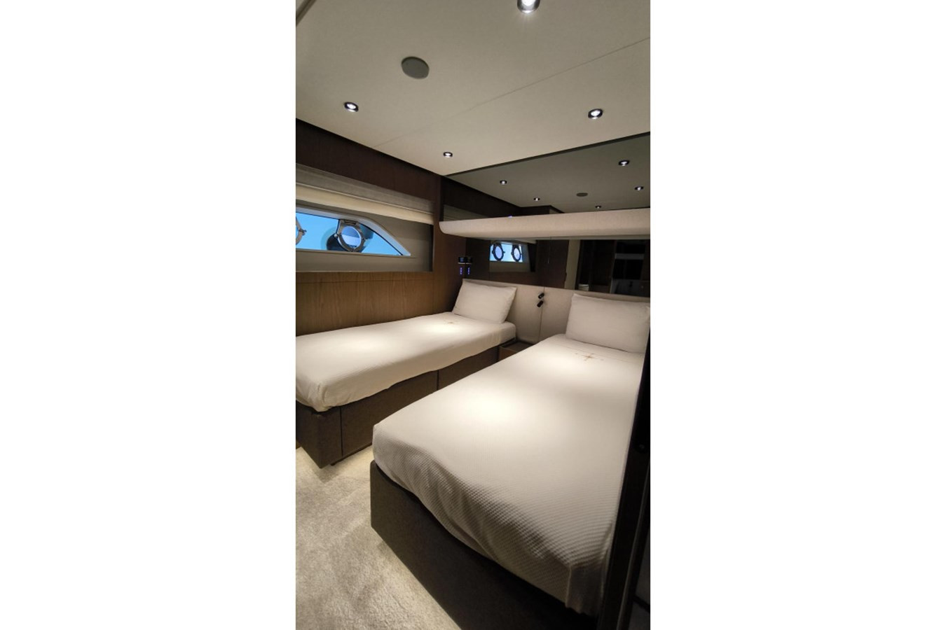 https://arconyachts.ams3.digitaloceanspaces.com/91381/conversions/large_4522252-optimize.jpg