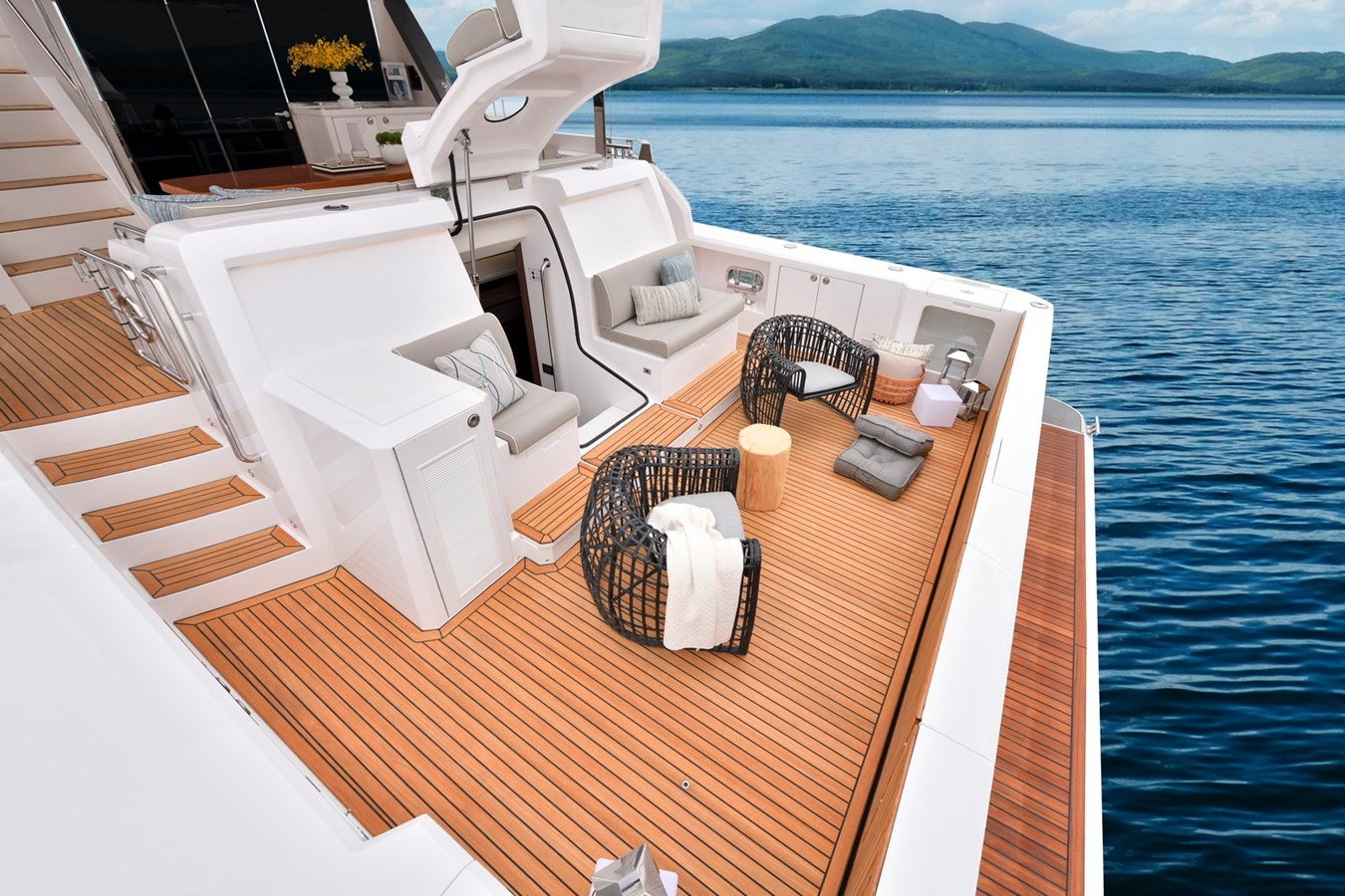 https://arconyachts.ams3.digitaloceanspaces.com/91383/conversions/large_4231574-optimize.jpg