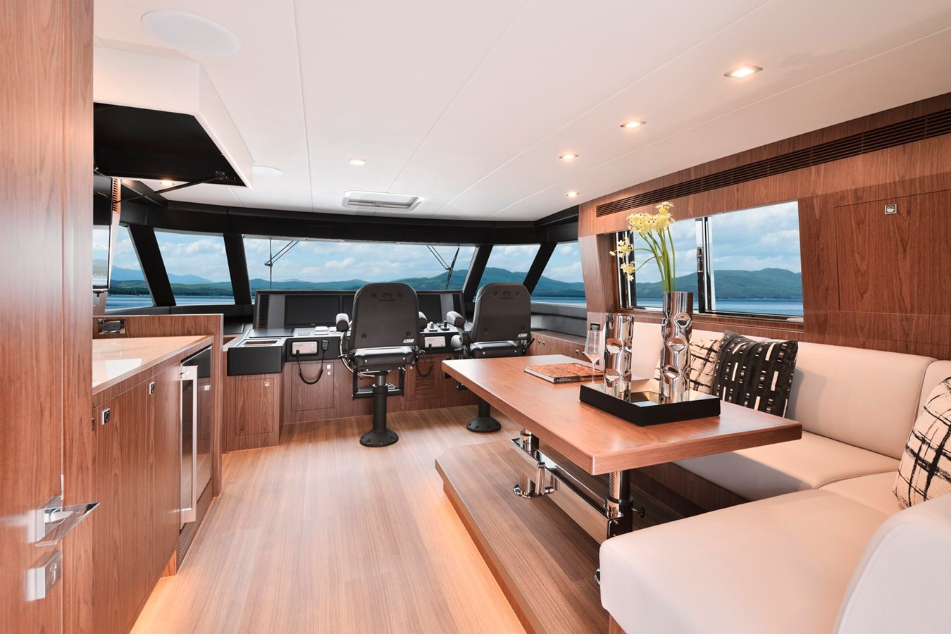 https://arconyachts.ams3.digitaloceanspaces.com/91418/conversions/large_4231560-optimize.jpg