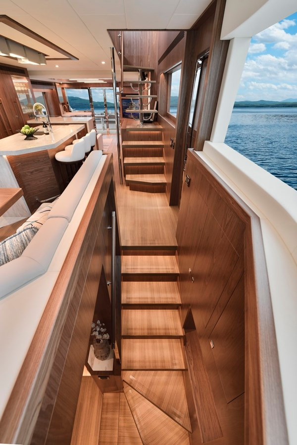 https://arconyachts.ams3.digitaloceanspaces.com/91421/conversions/large_4231562-optimize.jpg