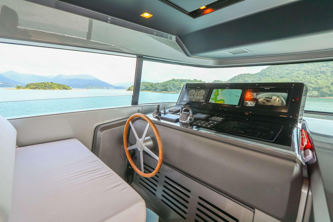 https://arconyachts.ams3.digitaloceanspaces.com/91441/conversions/large_4700841-optimize.jpg