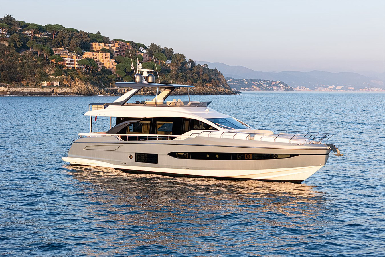https://arconyachts.ams3.digitaloceanspaces.com/91635/conversions/large_4500699-optimize.jpg