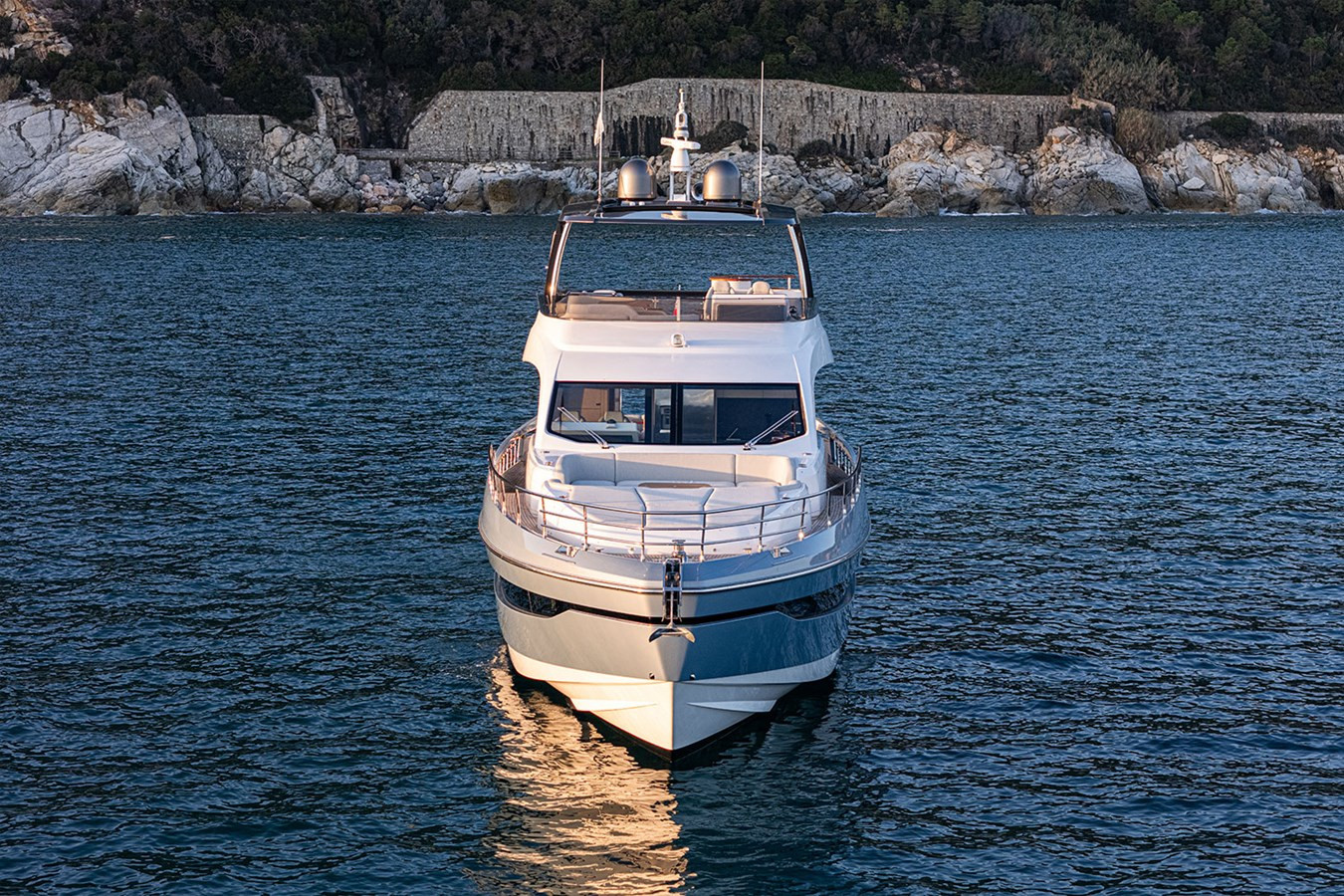 https://arconyachts.ams3.digitaloceanspaces.com/91644/conversions/large_4500702-optimize.jpg