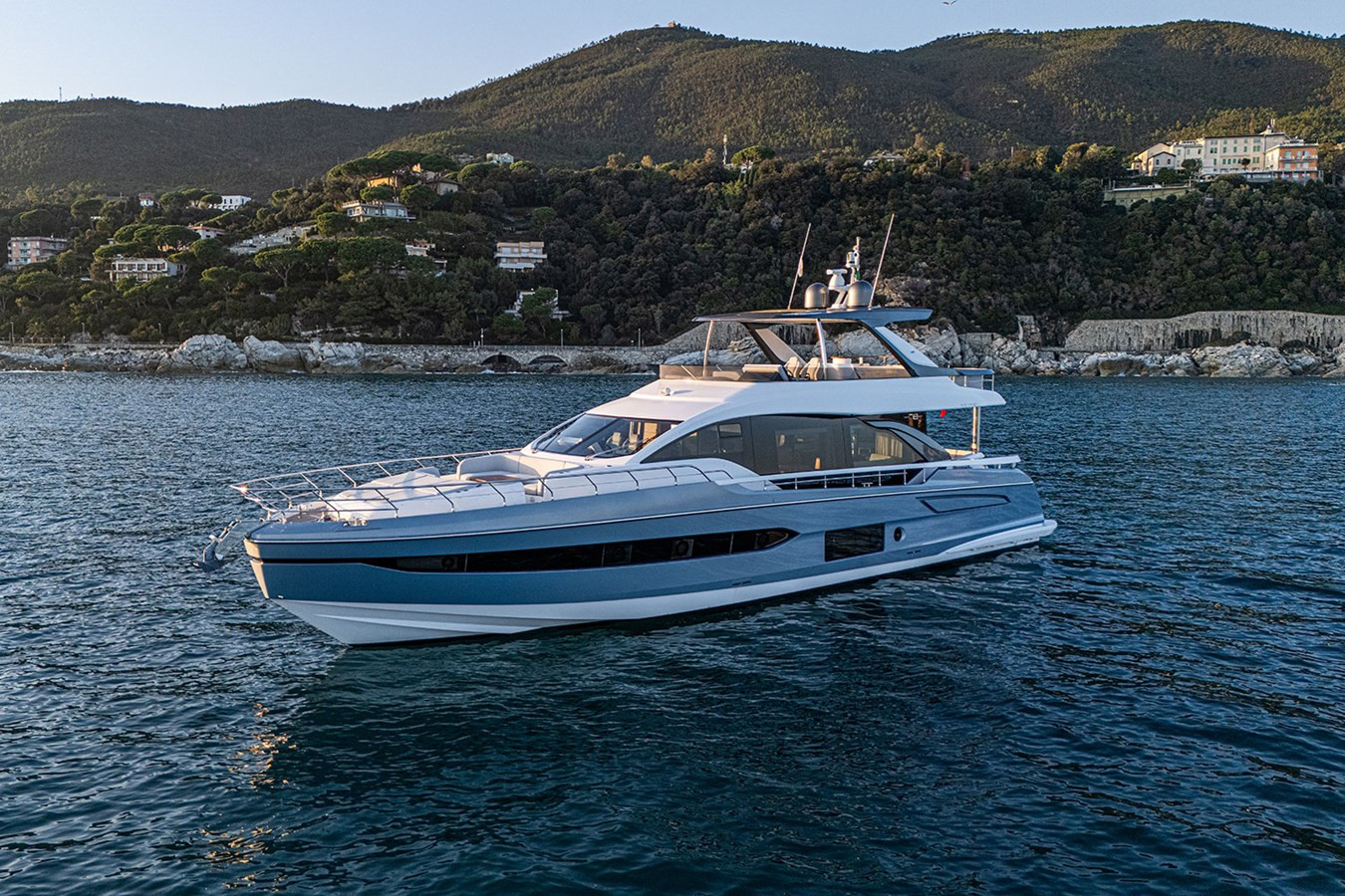 https://arconyachts.ams3.digitaloceanspaces.com/91657/conversions/large_4500708-optimize.jpg