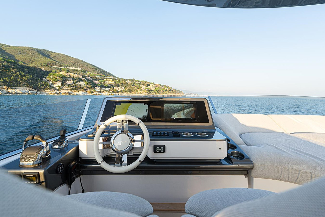https://arconyachts.ams3.digitaloceanspaces.com/91666/conversions/large_4500706-optimize.jpg
