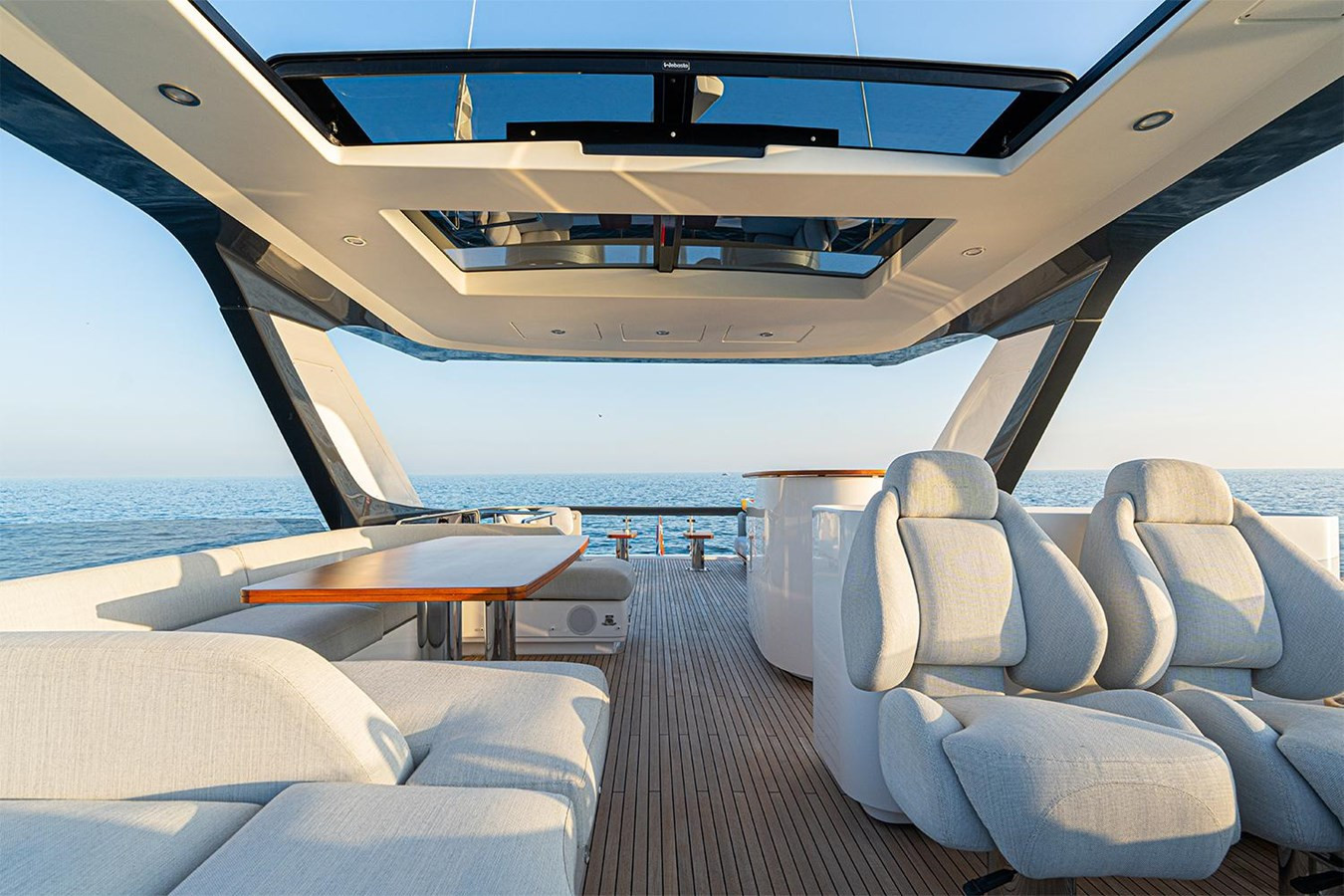 https://arconyachts.ams3.digitaloceanspaces.com/91672/conversions/large_4500704-optimize.jpg