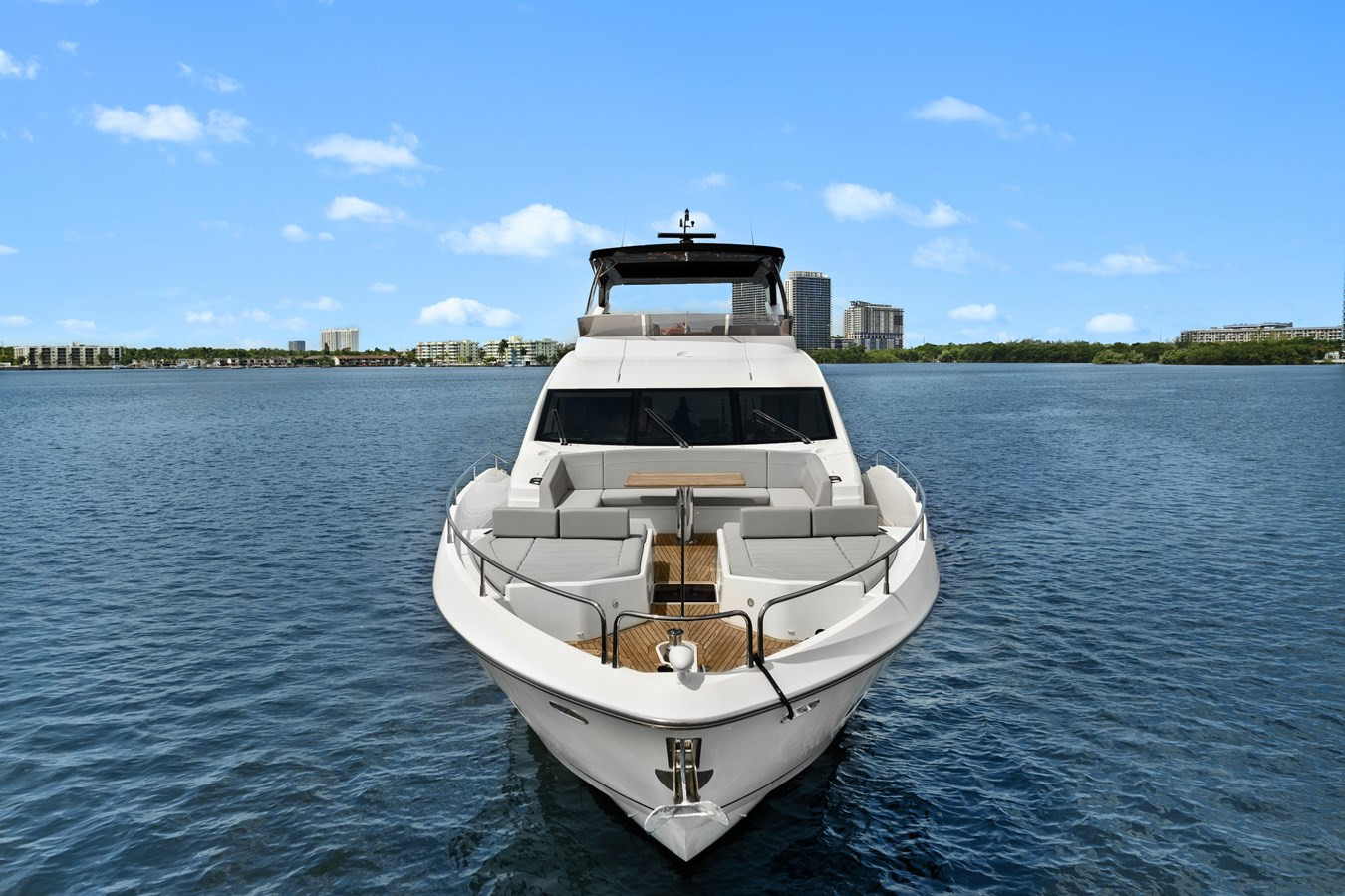 https://arconyachts.ams3.digitaloceanspaces.com/91712/conversions/large_4294753-optimize.jpg