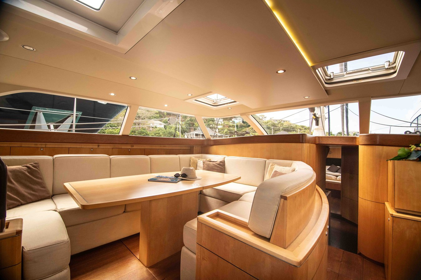https://arconyachts.ams3.digitaloceanspaces.com/91722/conversions/large_4680350-optimize.jpg
