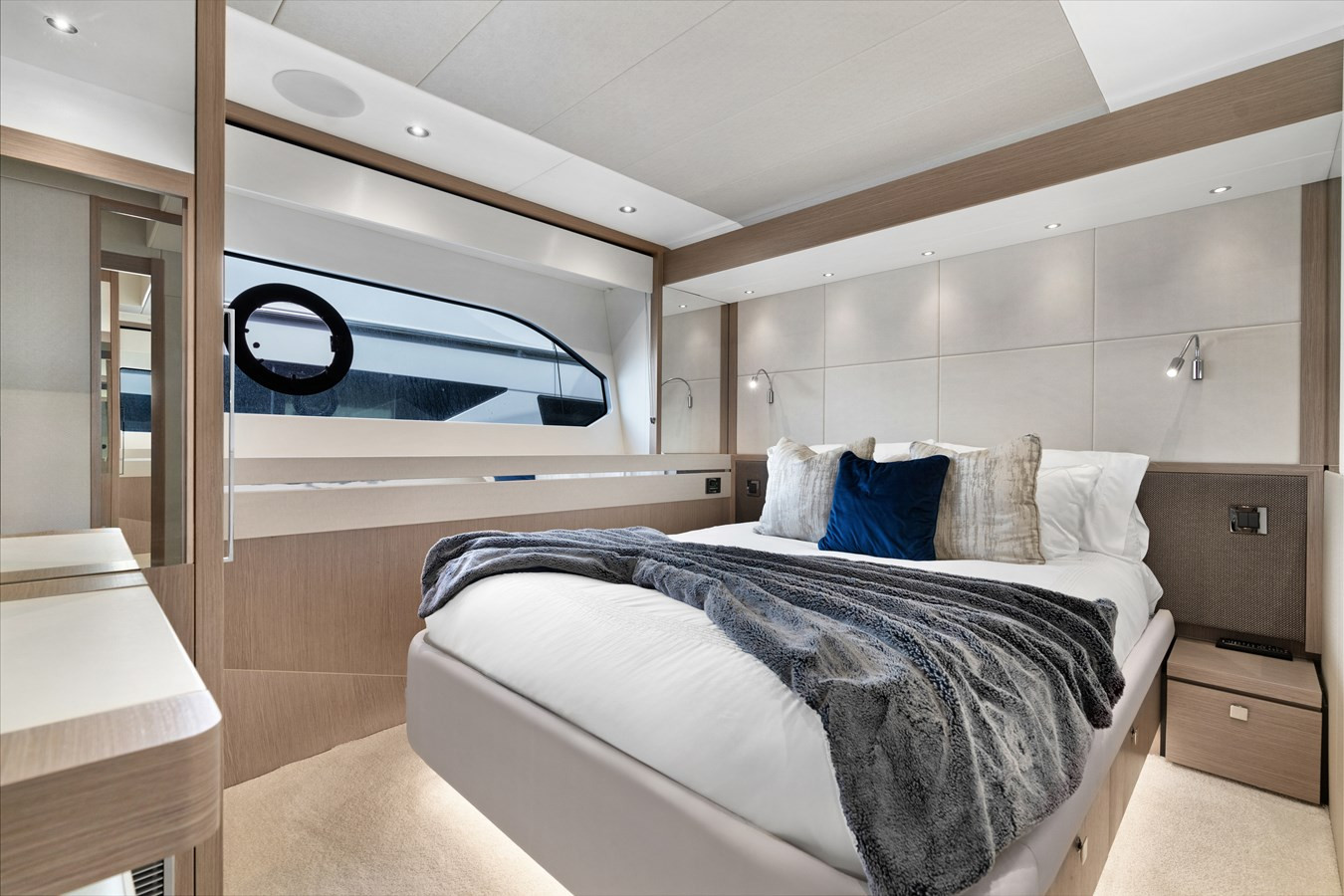 https://arconyachts.ams3.digitaloceanspaces.com/91741/conversions/large_4294768-optimize.jpg