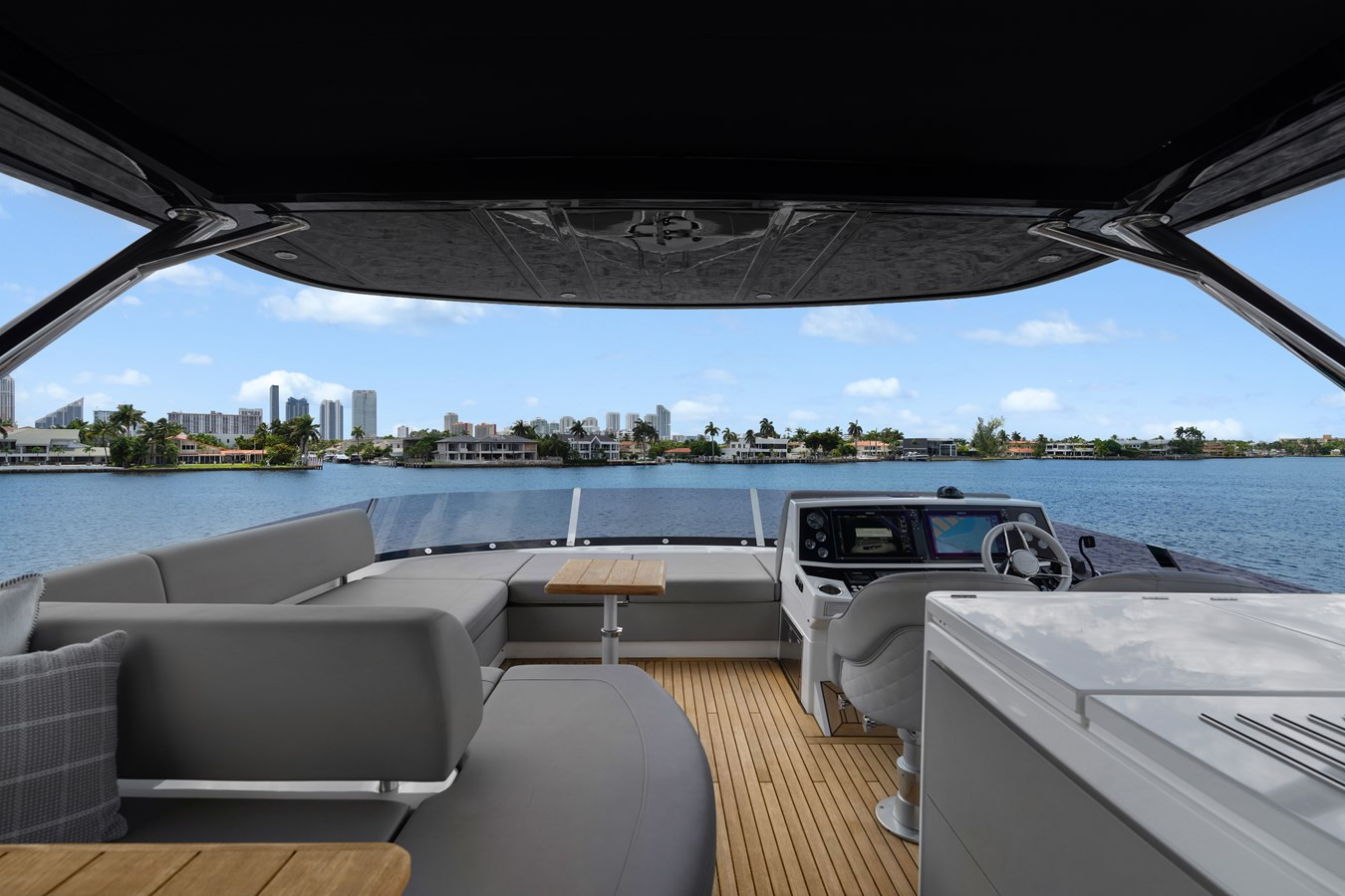https://arconyachts.ams3.digitaloceanspaces.com/91765/conversions/large_4294782-optimize.jpg