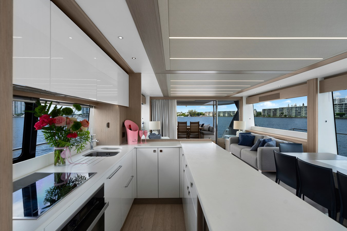 https://arconyachts.ams3.digitaloceanspaces.com/91792/conversions/large_4294796-optimize.jpg
