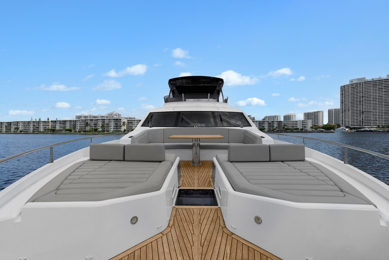 https://arconyachts.ams3.digitaloceanspaces.com/91798/conversions/large_4294799-optimize.jpg