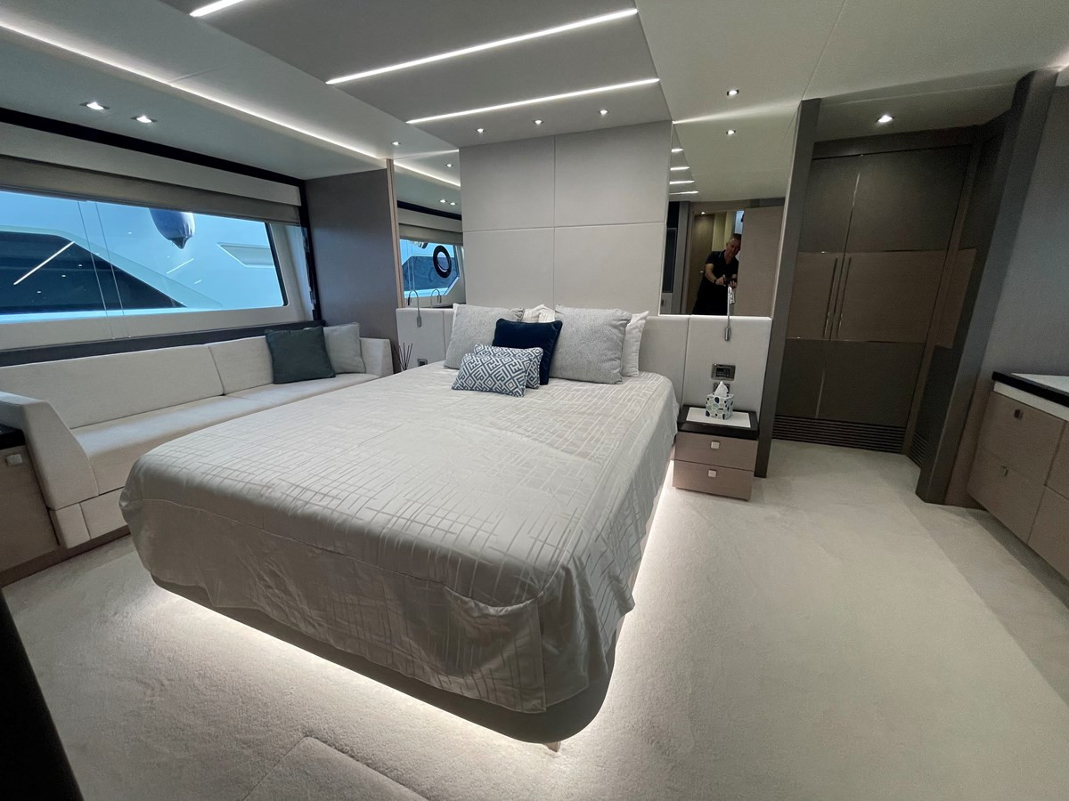 https://arconyachts.ams3.digitaloceanspaces.com/91813/conversions/large_3717973-optimize.jpg