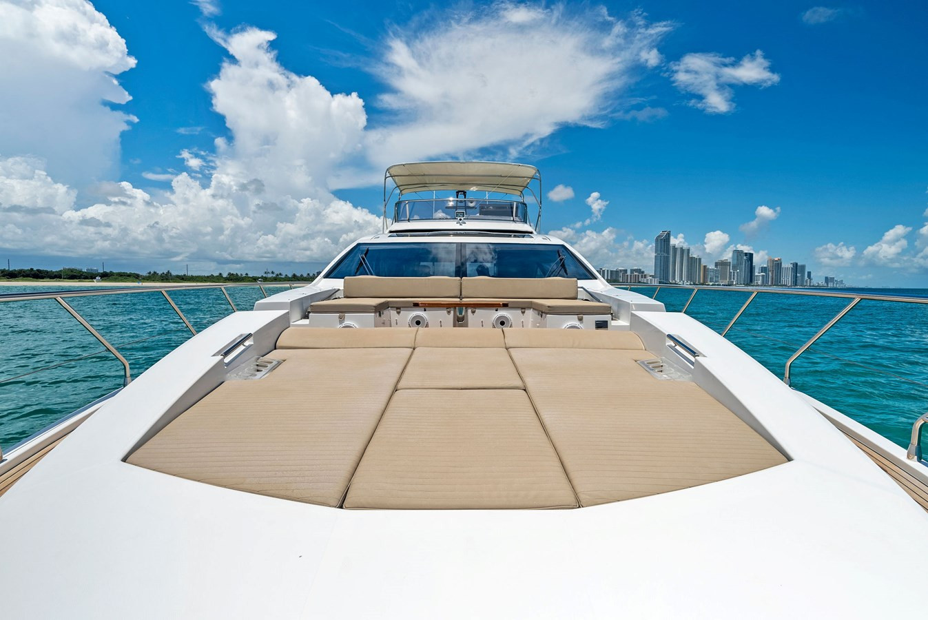 https://arconyachts.ams3.digitaloceanspaces.com/91984/conversions/large_4303832-optimize.jpg