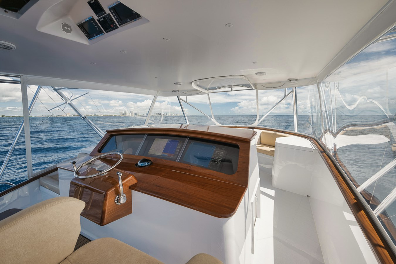 https://arconyachts.ams3.digitaloceanspaces.com/92001/conversions/large_4260120-optimize.jpg