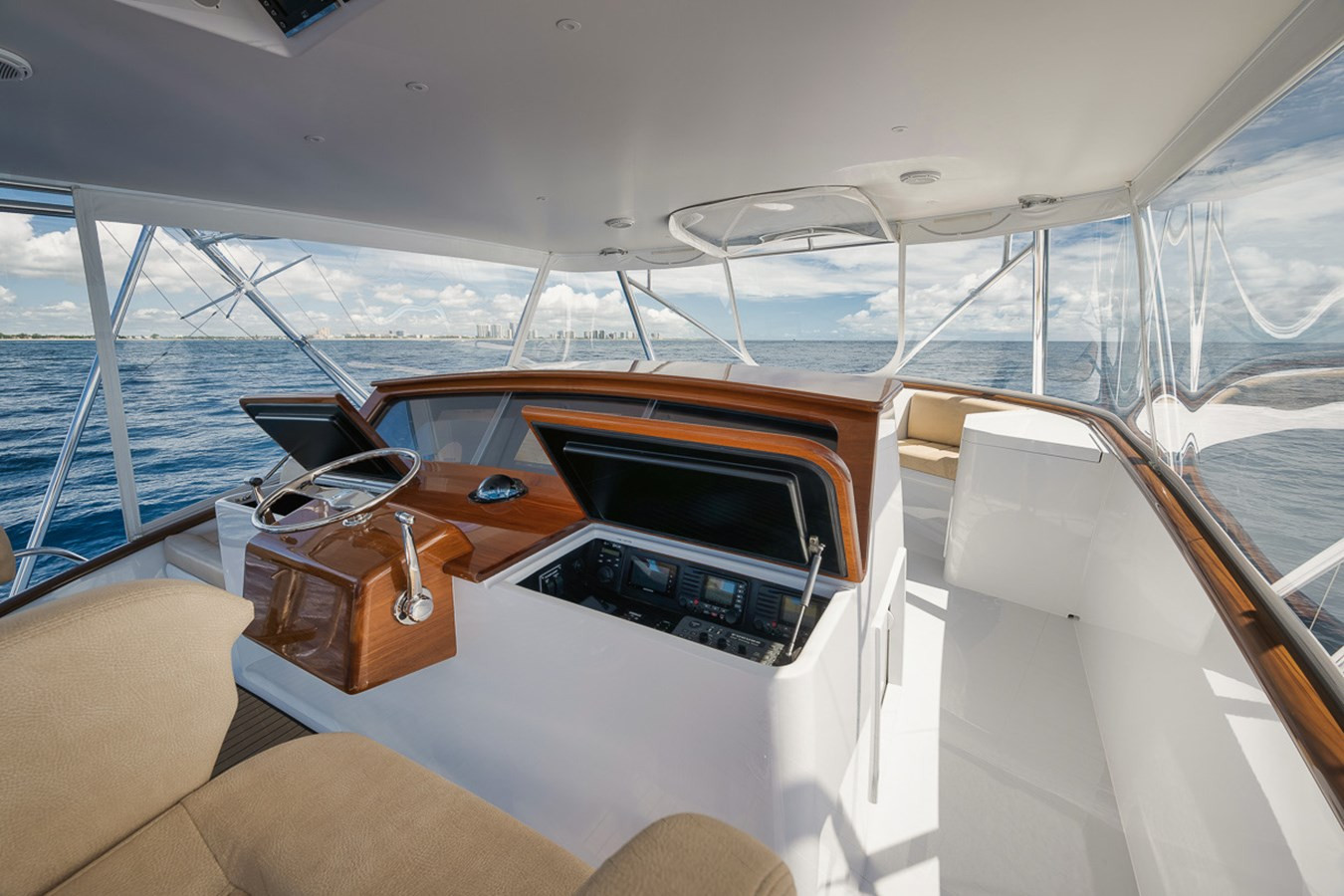 https://arconyachts.ams3.digitaloceanspaces.com/92004/conversions/large_4260121-optimize.jpg