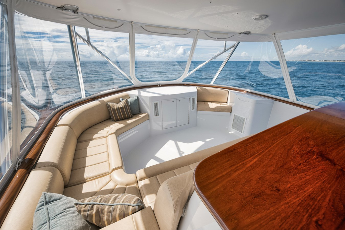 https://arconyachts.ams3.digitaloceanspaces.com/92010/conversions/large_4260125-optimize.jpg