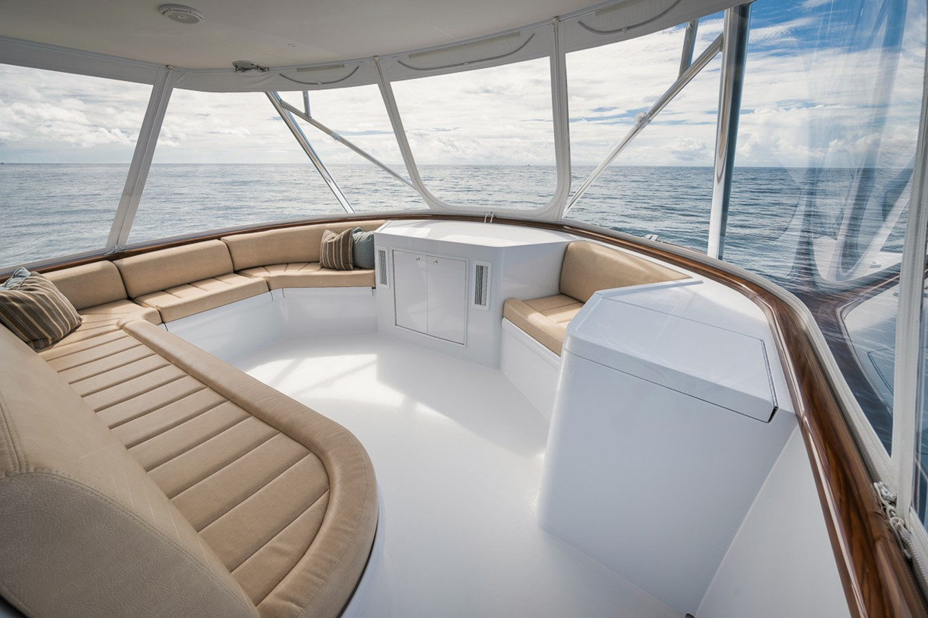 https://arconyachts.ams3.digitaloceanspaces.com/92013/conversions/large_4260126-optimize.jpg