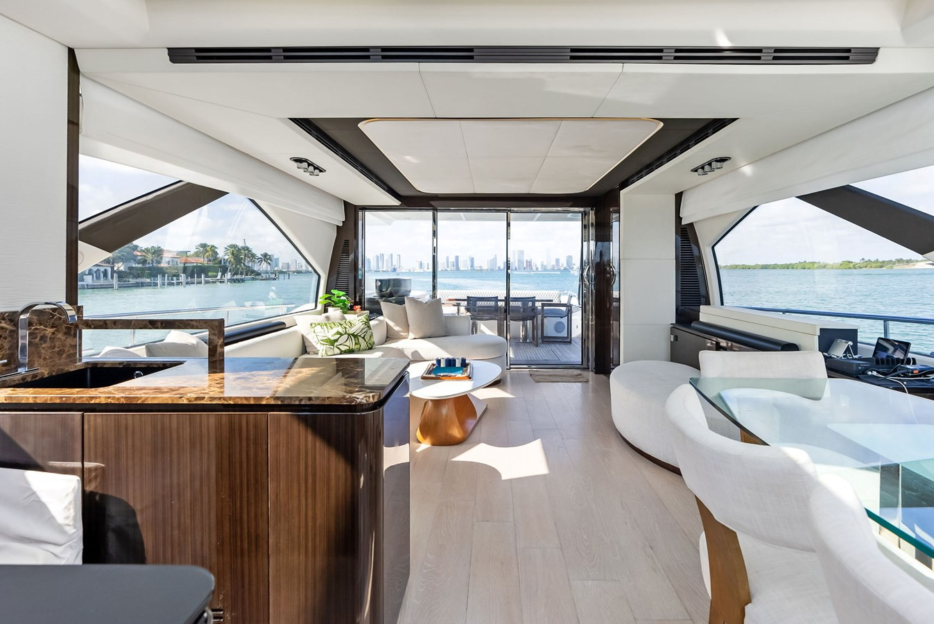 https://arconyachts.ams3.digitaloceanspaces.com/92041/conversions/large_4543842-optimize.jpg