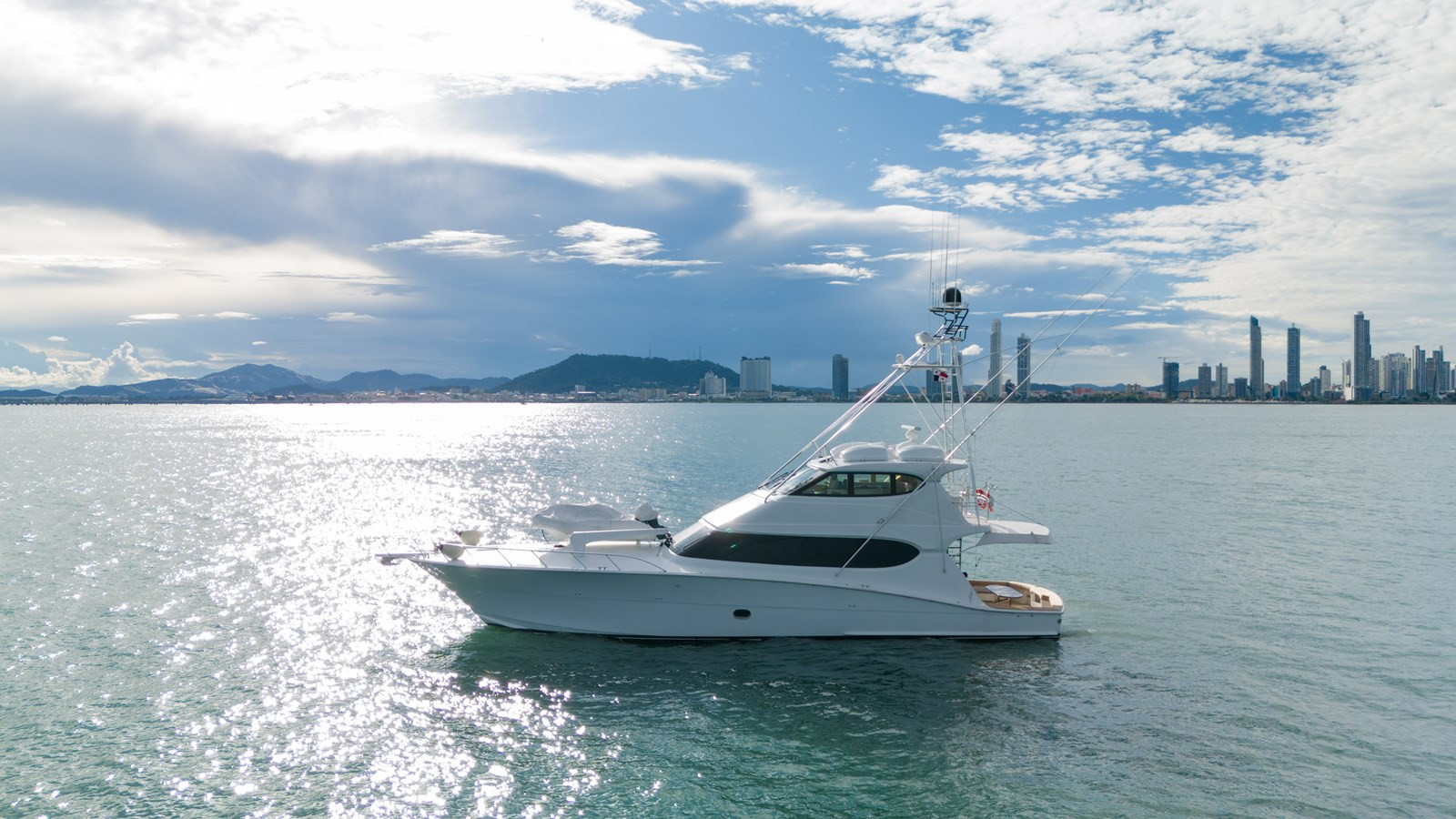 https://arconyachts.ams3.digitaloceanspaces.com/92049/conversions/large_4502697-optimize.jpg