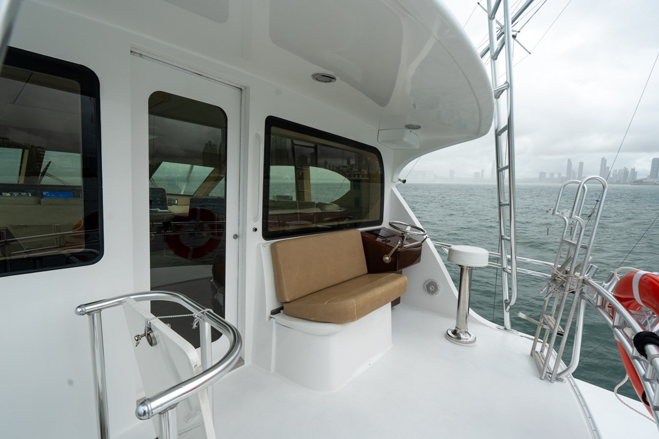 https://arconyachts.ams3.digitaloceanspaces.com/92065/conversions/large_4502745-optimize.jpg