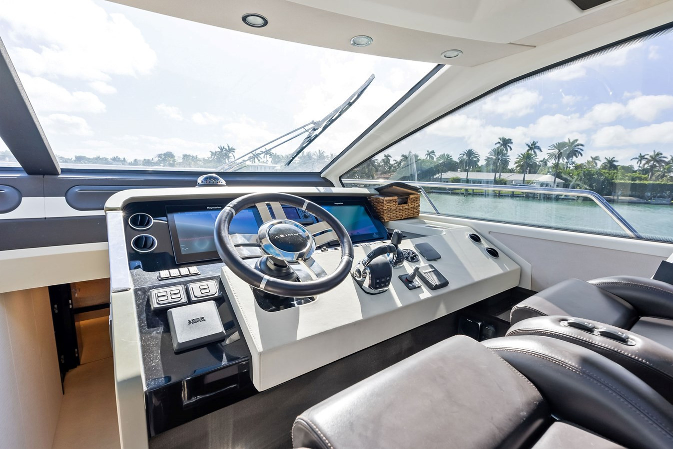 https://arconyachts.ams3.digitaloceanspaces.com/92066/conversions/large_4543843-optimize.jpg