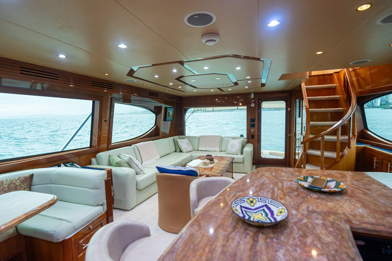 https://arconyachts.ams3.digitaloceanspaces.com/92094/conversions/large_4502762-optimize.jpg