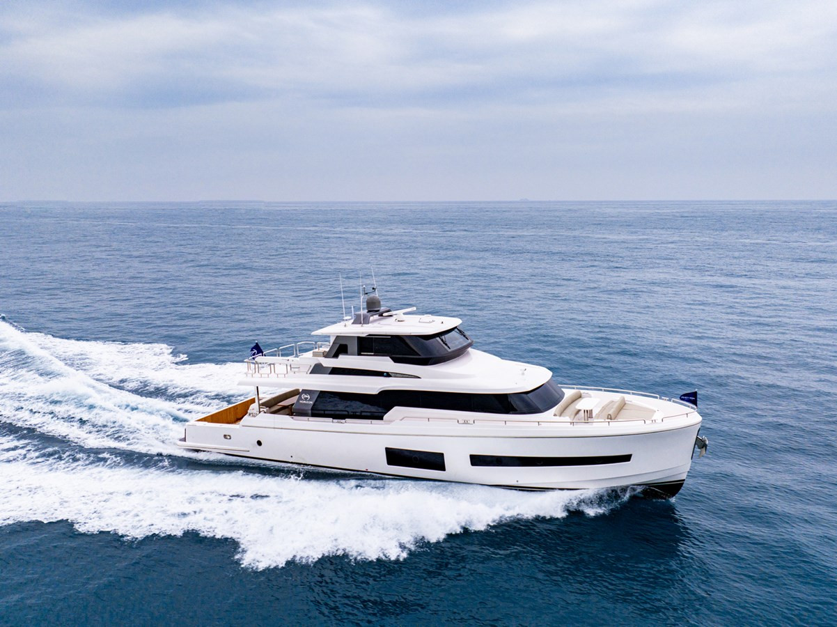 https://arconyachts.ams3.digitaloceanspaces.com/92168/conversions/large_4813795-optimize.jpg