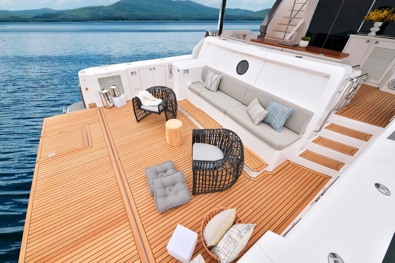 https://arconyachts.ams3.digitaloceanspaces.com/92181/conversions/large_4813799-optimize.jpg