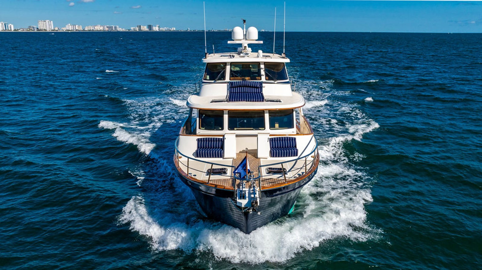 https://arconyachts.ams3.digitaloceanspaces.com/92191/conversions/large_4855997-optimize.jpg