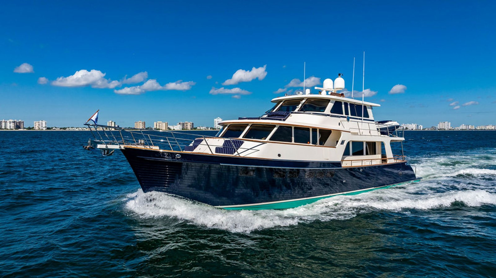 https://arconyachts.ams3.digitaloceanspaces.com/92196/conversions/large_4855999-optimize.jpg