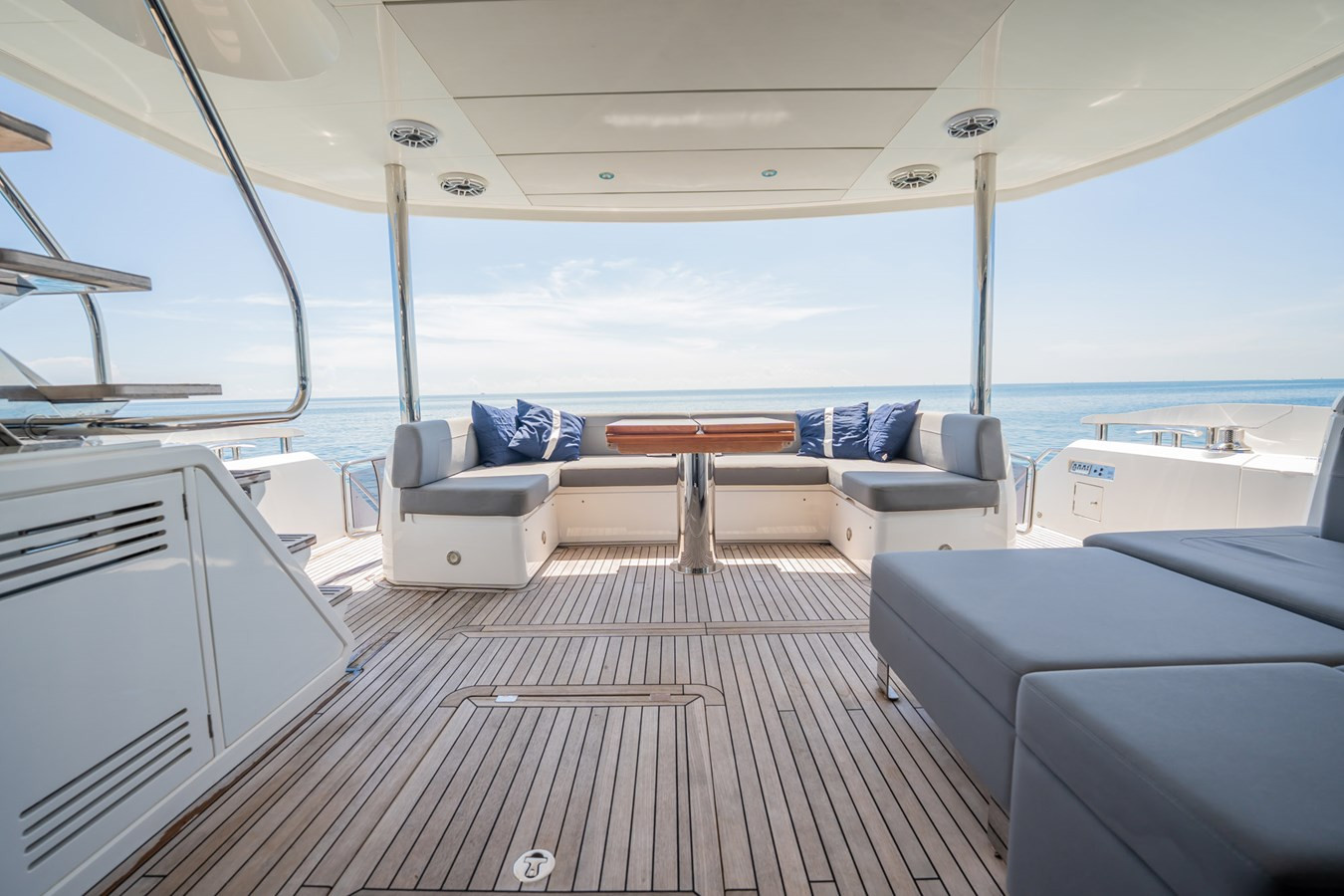 https://arconyachts.ams3.digitaloceanspaces.com/92203/conversions/large_4800235-optimize.jpg