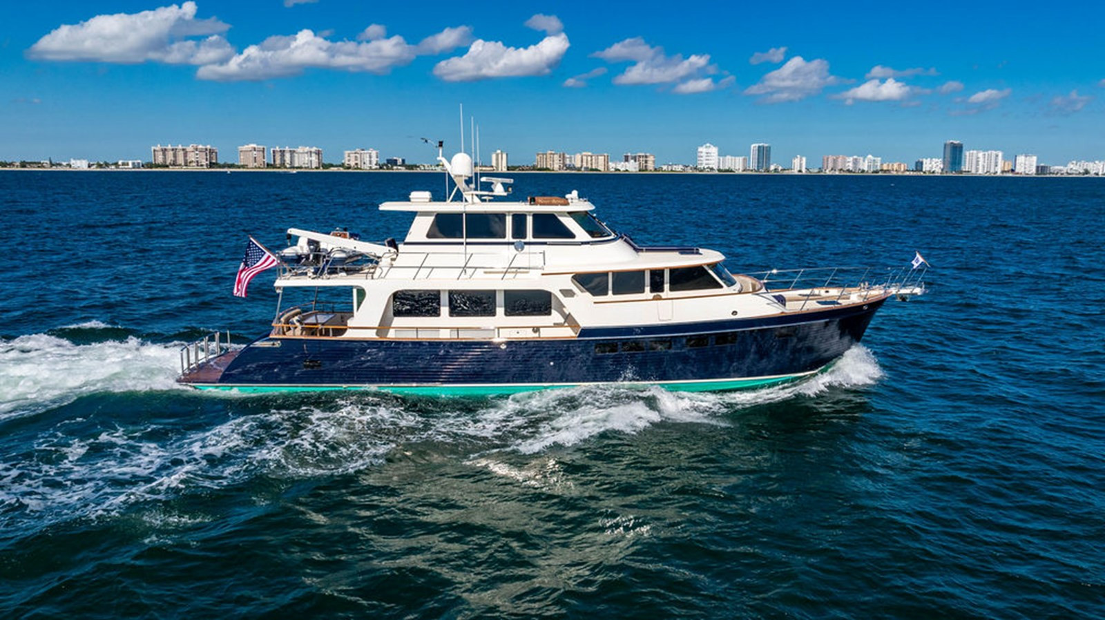 https://arconyachts.ams3.digitaloceanspaces.com/92214/conversions/large_4856005-optimize.jpg