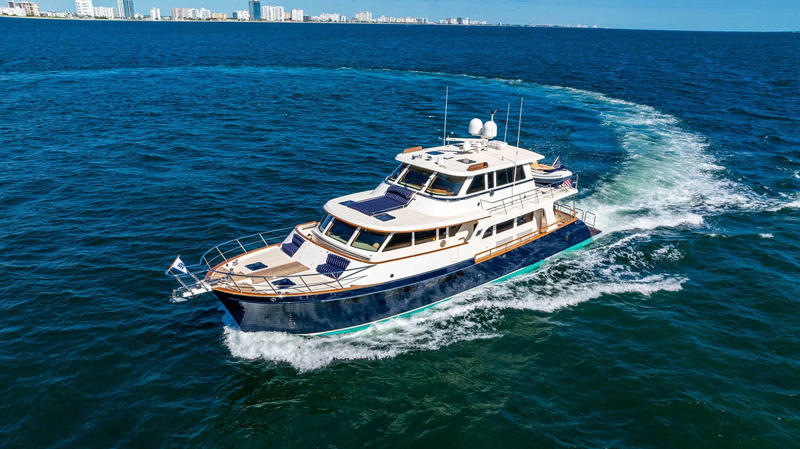 https://arconyachts.ams3.digitaloceanspaces.com/92225/conversions/large_4856009-optimize.jpg