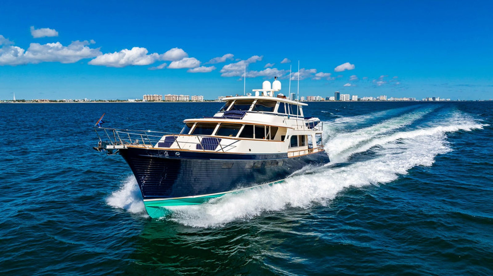 https://arconyachts.ams3.digitaloceanspaces.com/92240/conversions/large_4856014-optimize.jpg