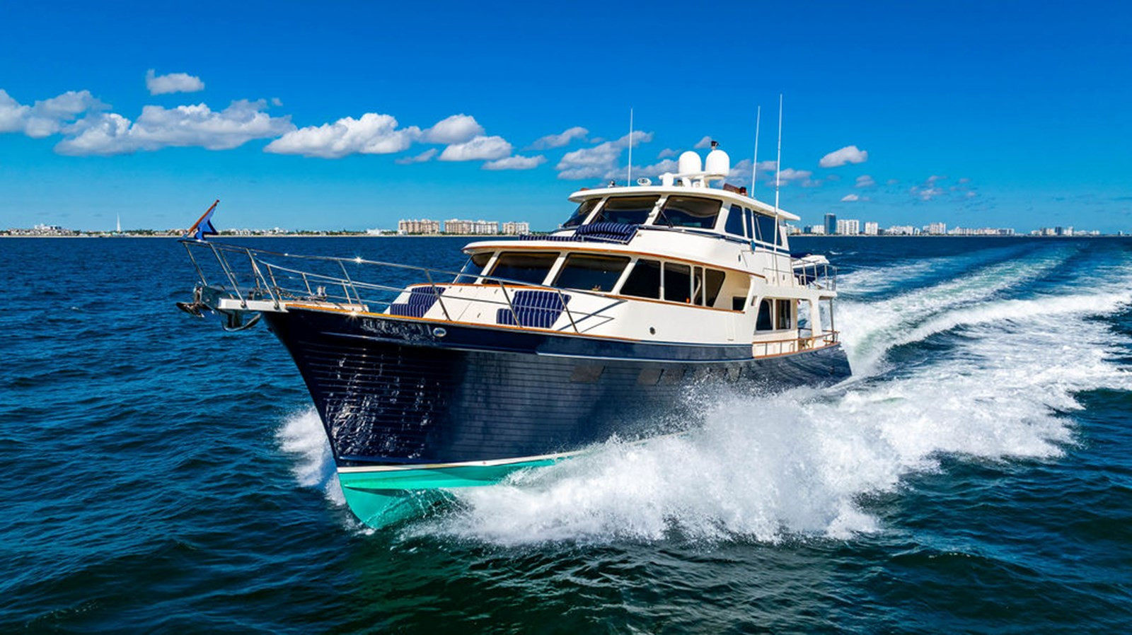 https://arconyachts.ams3.digitaloceanspaces.com/92243/conversions/large_4856015-optimize.jpg