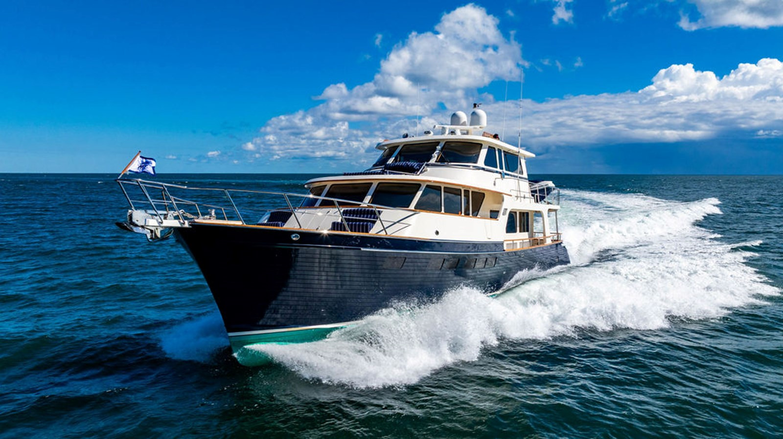 https://arconyachts.ams3.digitaloceanspaces.com/92255/conversions/large_4856019-optimize.jpg