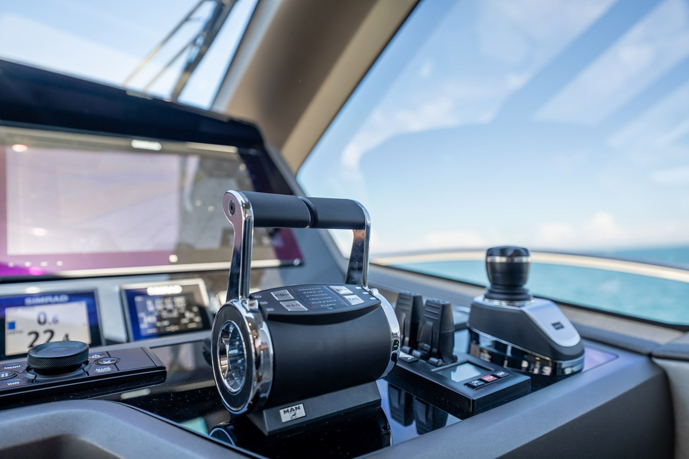 https://arconyachts.ams3.digitaloceanspaces.com/92257/conversions/large_4800253-optimize.jpg