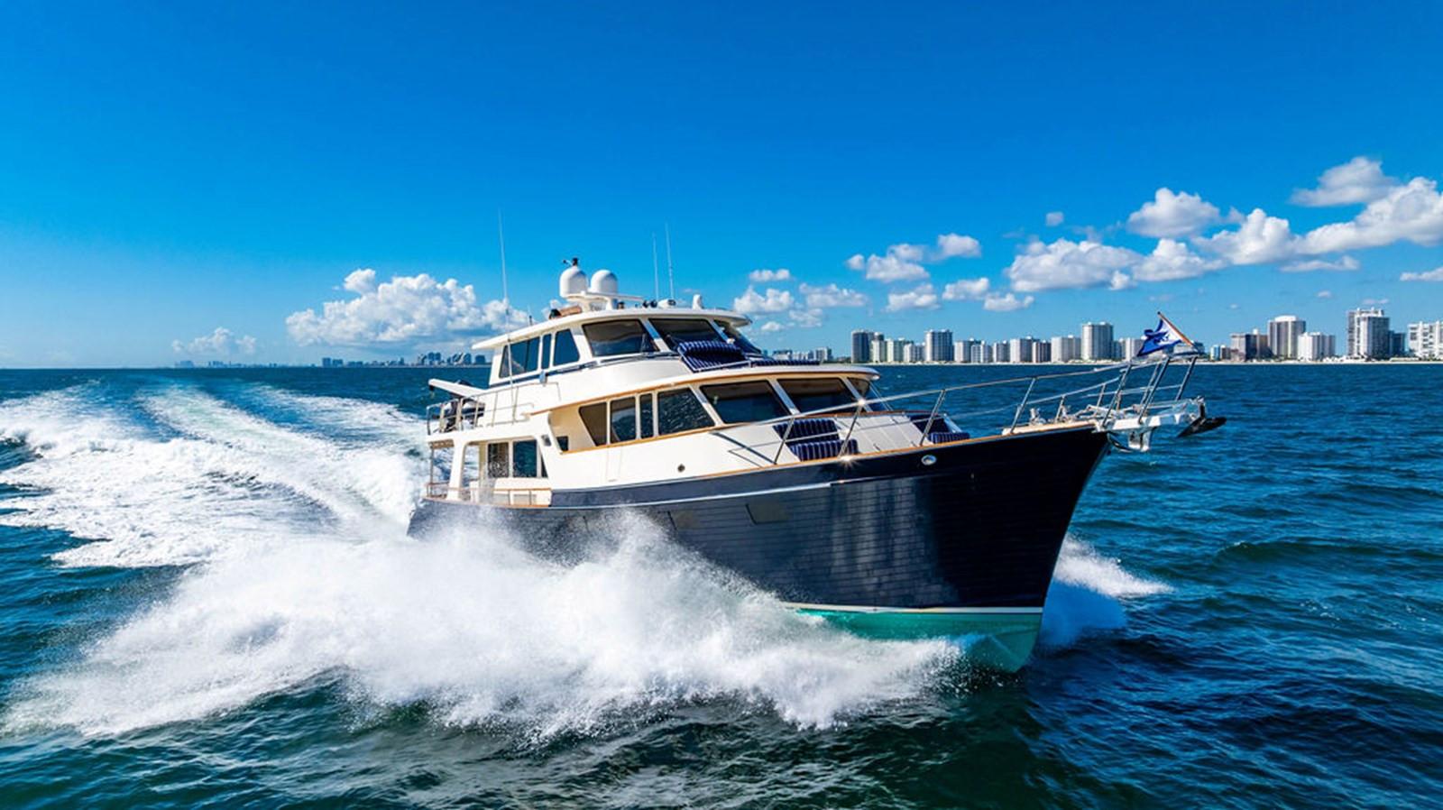 https://arconyachts.ams3.digitaloceanspaces.com/92267/conversions/large_4856024-optimize.jpg