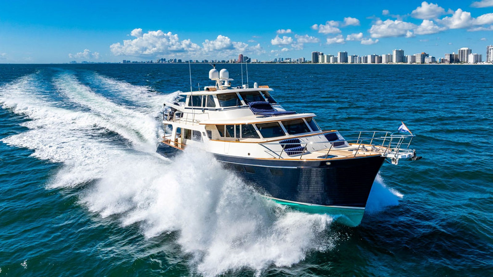 https://arconyachts.ams3.digitaloceanspaces.com/92270/conversions/large_4856025-optimize.jpg