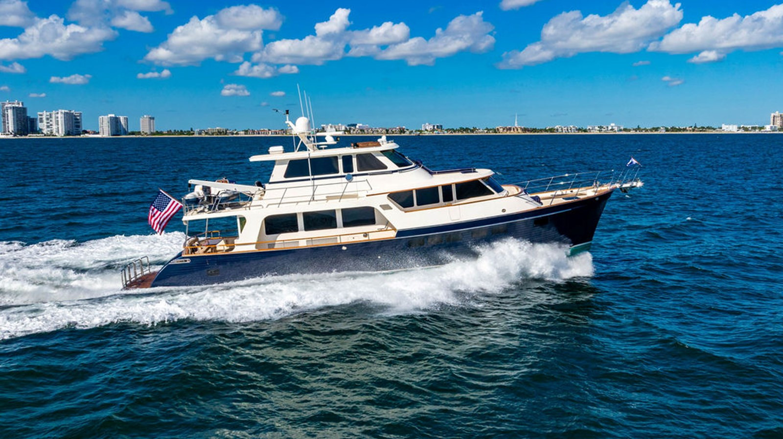 https://arconyachts.ams3.digitaloceanspaces.com/92273/conversions/large_4856026-optimize.jpg