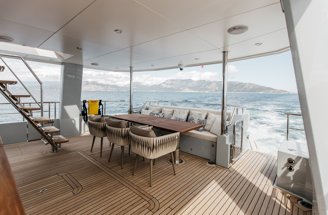 https://arconyachts.ams3.digitaloceanspaces.com/92318/conversions/large_4525532-optimize.jpg
