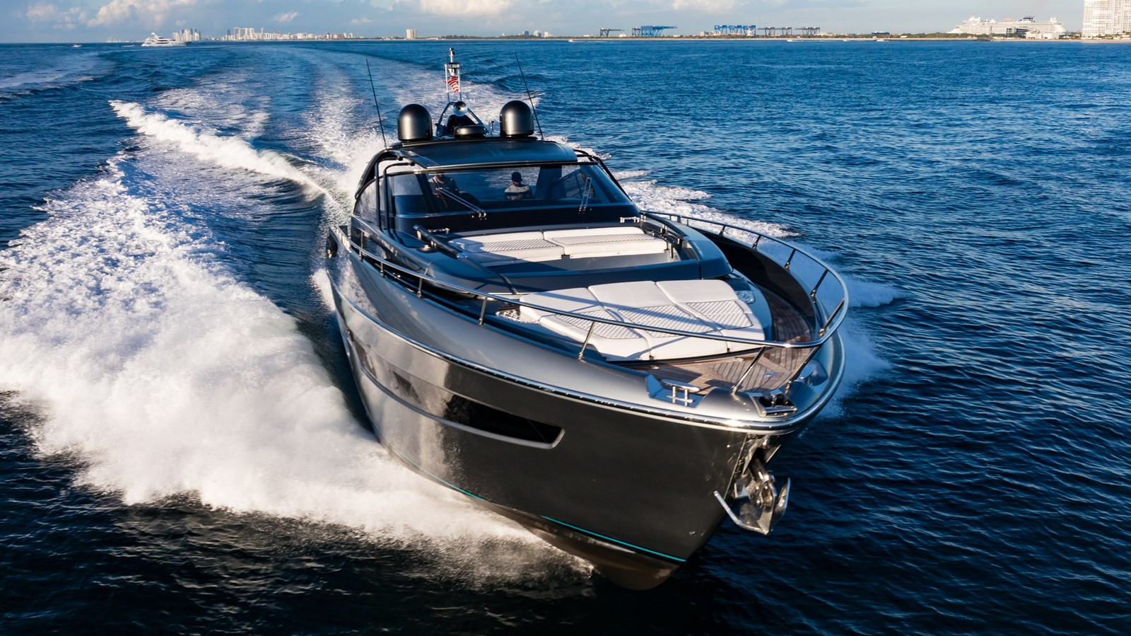 https://arconyachts.ams3.digitaloceanspaces.com/92329/conversions/large_4231192-optimize.jpg