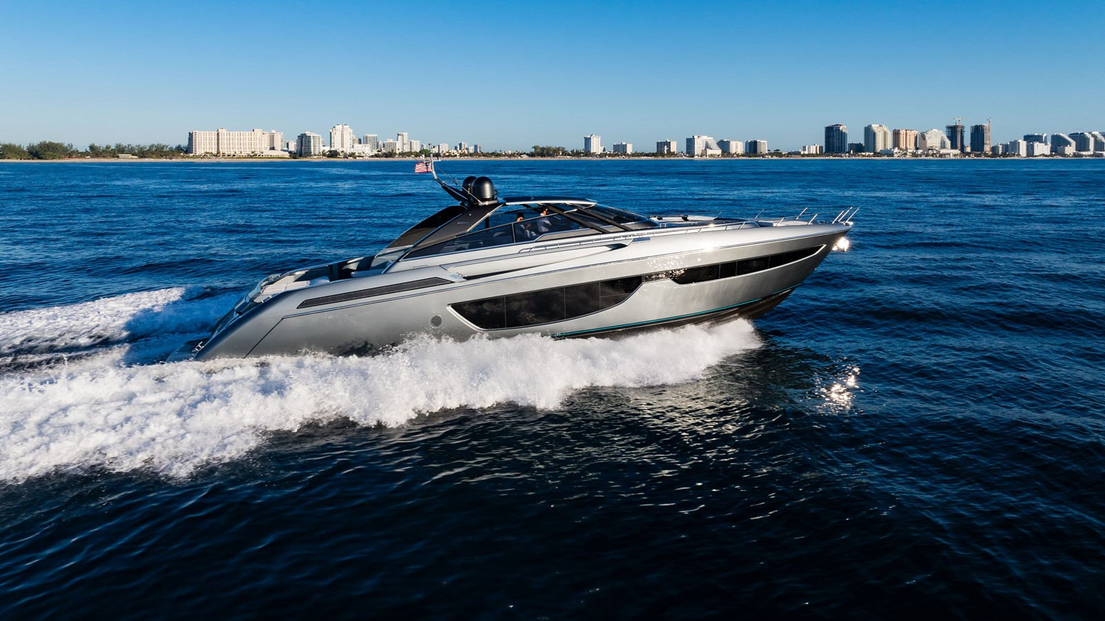 https://arconyachts.ams3.digitaloceanspaces.com/92332/conversions/large_4231193-optimize.jpg