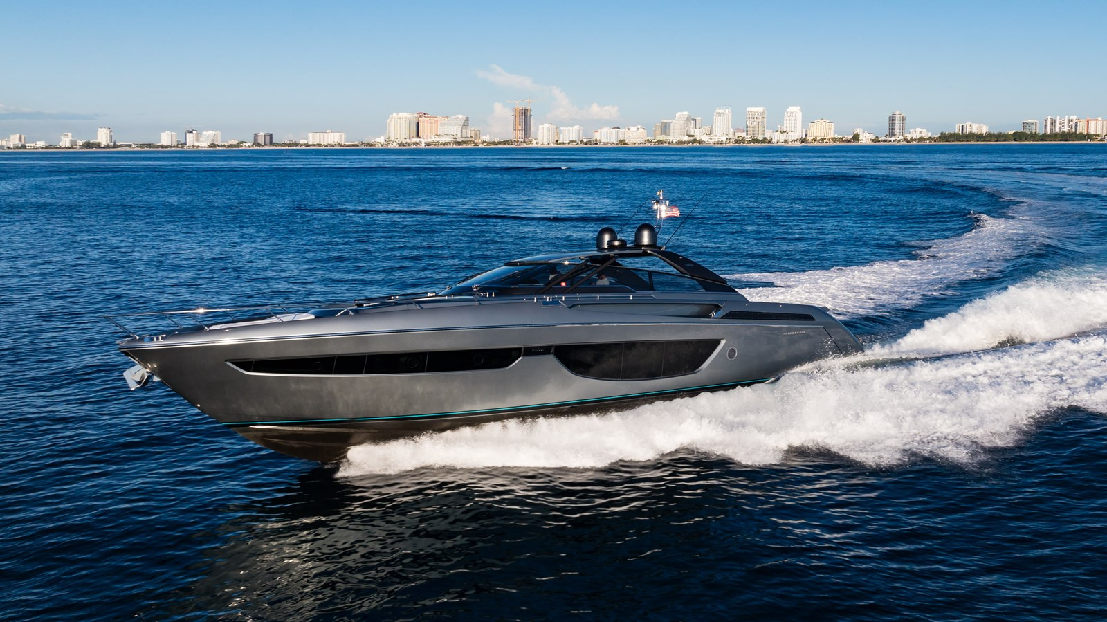 https://arconyachts.ams3.digitaloceanspaces.com/92350/conversions/large_4231199-optimize.jpg
