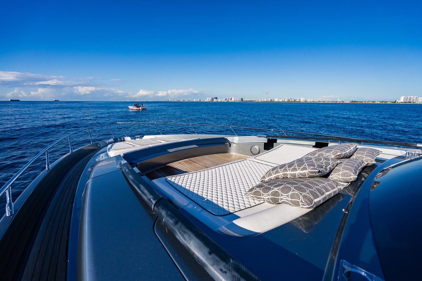 https://arconyachts.ams3.digitaloceanspaces.com/92371/conversions/large_4231215-optimize.jpg